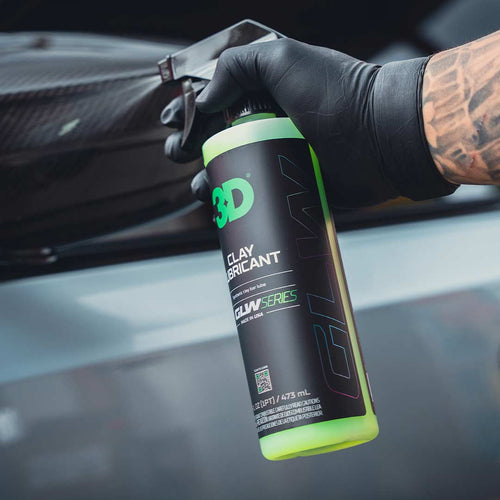spraying glw clay lubricant on carbon fiber side mirror cap